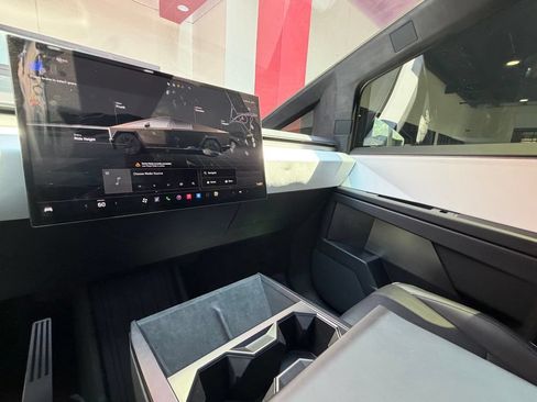Used 2024 Tesla Cybertruck AWD Crew Cab image 18