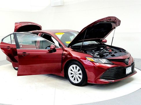 Used 2019 Toyota Camry LE w/ Carpet Mat Package image 12