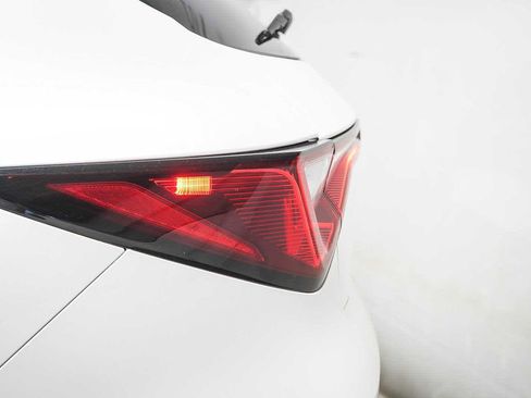 Used 2025 Acura MDX FWD w/ Technology Package image 6