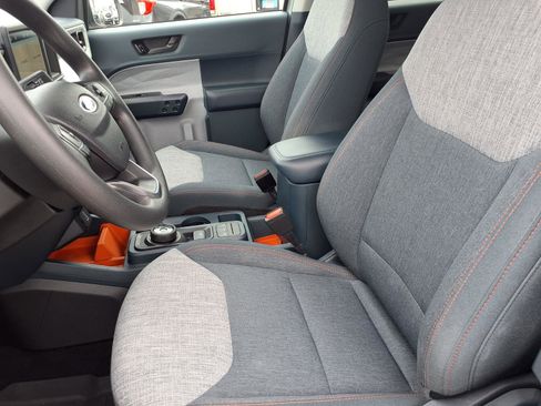 Used 2023 Ford Maverick XLT image 3