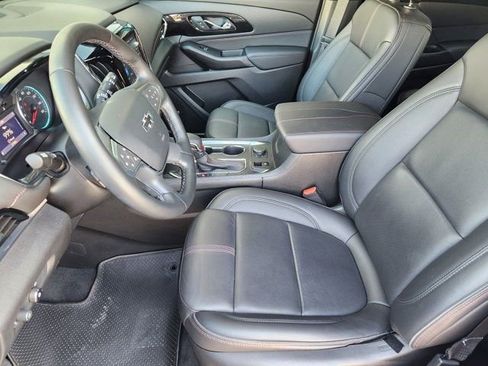 Used 2023 Chevrolet Traverse RS image 4