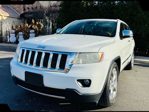 Used 2013 Jeep Grand Cherokee Overland image 3