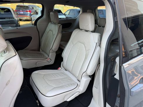 Used 2021 Chrysler Pacifica Limited w/ Premium & Safety Sphere Group AWD/4WD image 4