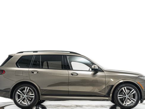 Used 2026 BMW X7 xDrive40i w/ M Sport Package AWD/4WD image 2