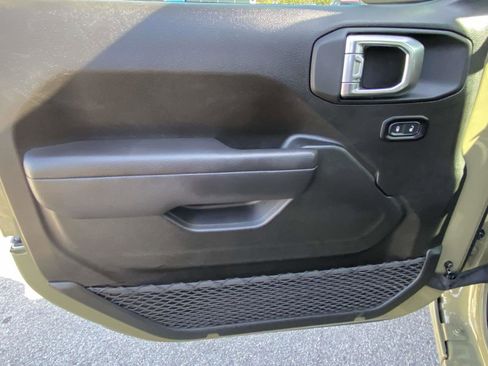 Used 2025 Jeep Wrangler Sport image 7