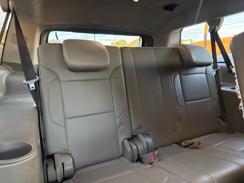 Used 2019 Chevrolet Suburban LT image 23