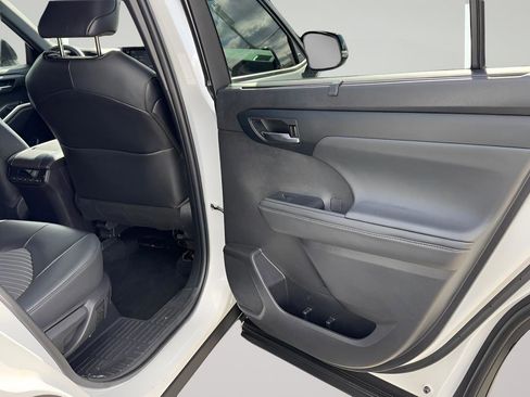 Used 2022 Toyota Highlander XSE image 27