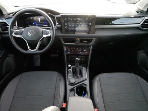 Used 2025 Volkswagen Taos SE image 10
