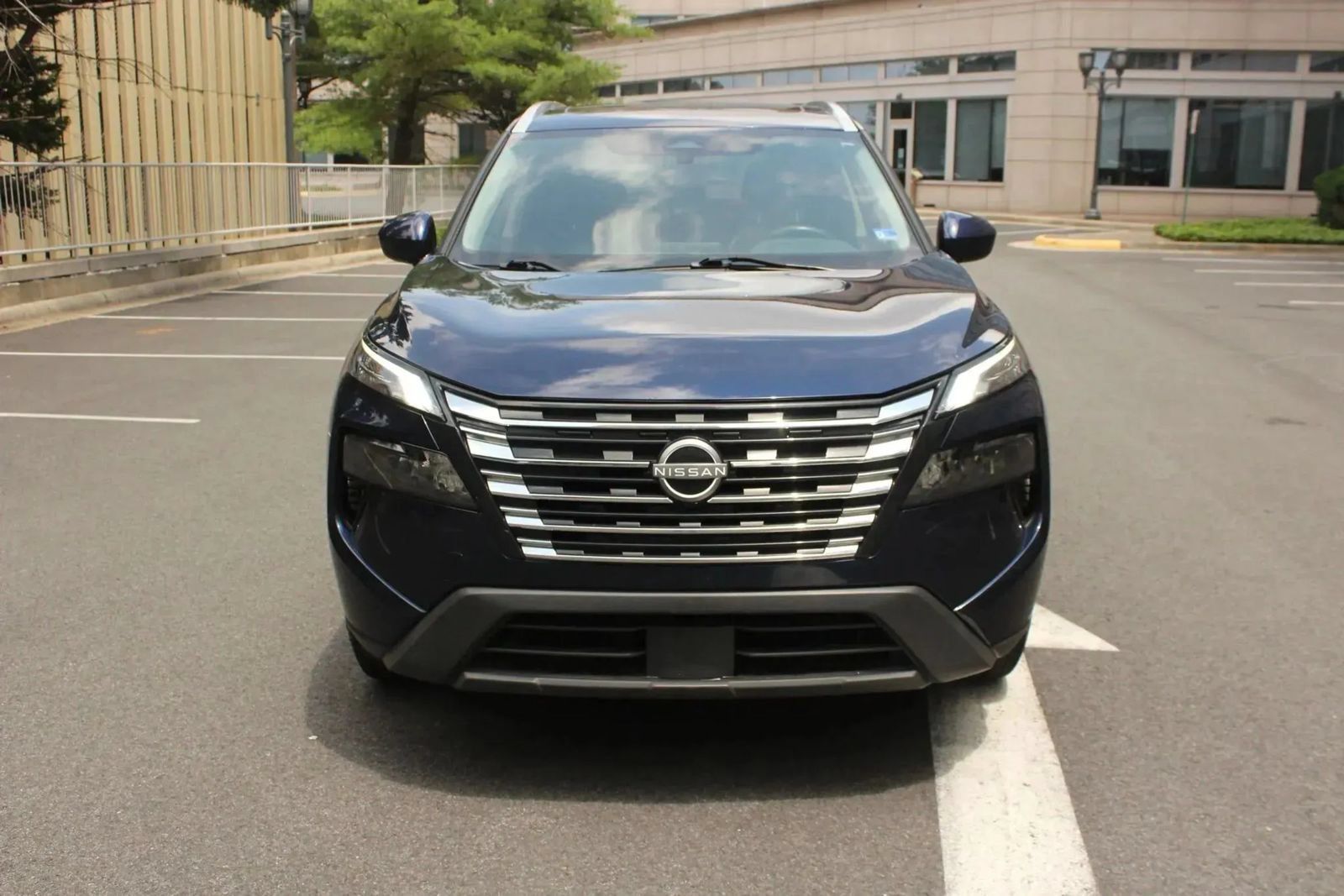 Used 2024 Nissan Rogue SV w/ SV Premium Package AWD/4WD image 5