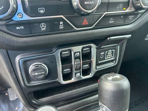 Used 2024 Jeep Wrangler Unlimited Sport AWD/4WD image 38