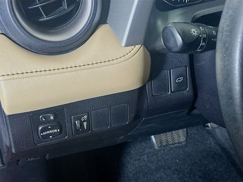Used 2016 Toyota RAV4 XLE FWD image 16