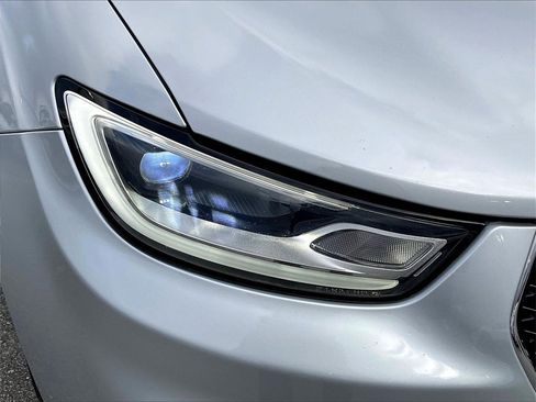 Used 2024 Chrysler Pacifica Touring-L image 28