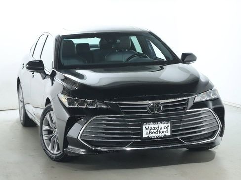 Used 2019 Toyota Avalon XLE w/ Moonroof Package image 1