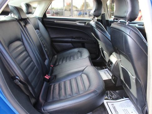 Used 2017 Ford Fusion SE w/ Fusion SE Technology Package FWD image 11