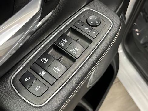 Used 2023 RAM 1500 Laramie AWD/4WD image 21