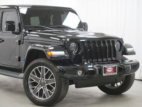 Used 2023 Jeep Wrangler Unlimited Sahara AWD/4WD image 4