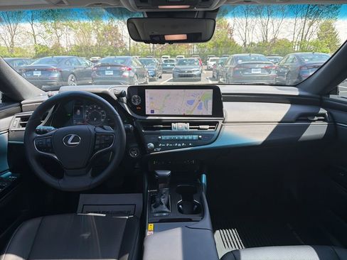 Used 2025 Lexus ES 300h F Sport w/ Accessory Package (Z1) image 12