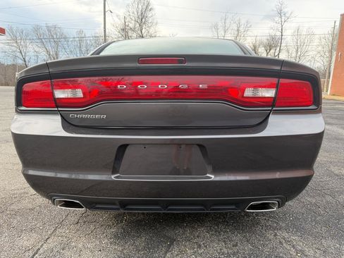 Used 2014 Dodge Charger SE w/ Connectivity Group image 6
