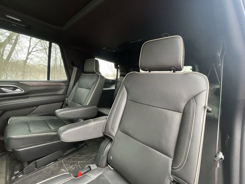 Used 2021 Chevrolet Tahoe Premier w/ Premium Package image 14