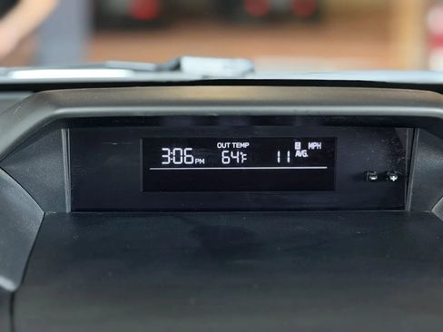 Used 2020 Subaru Crosstrek 2.0i Premium AWD/4WD image 25