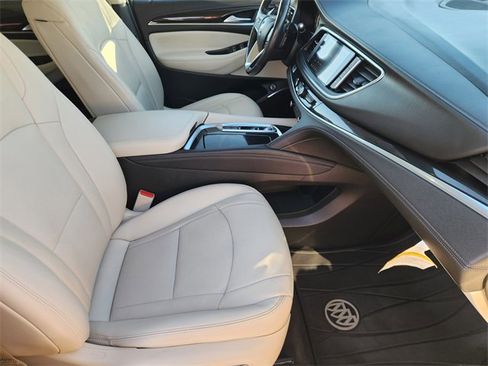 Used 2022 Buick Enclave Essence image 14