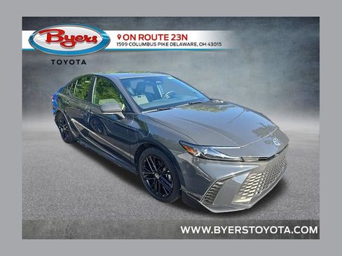 Used 2025 Toyota Camry SE FWD image 1