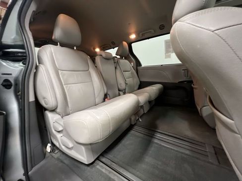 Used 2015 Toyota Sienna XLE image 26