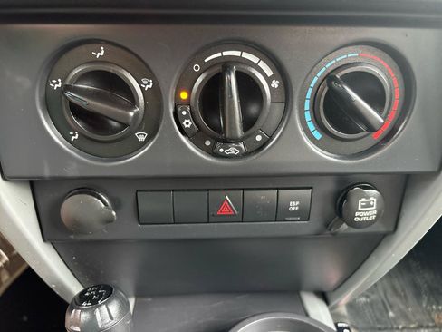 Used 2007 Jeep Wrangler Unlimited Sahara w/ Trailer Tow Group AWD/4WD image 12