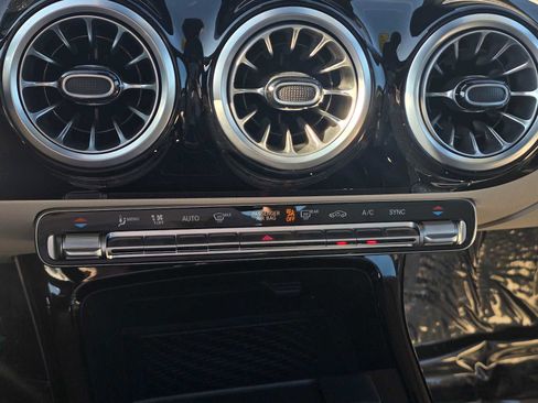 Used 2025 Mercedes-Benz CLA 250 4MATIC image 28