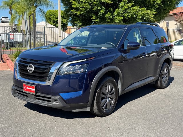 Used 2025 Nissan Pathfinder SV FWD image 3