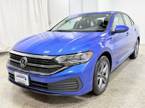 Certified 2023 Volkswagen Jetta SE image 3