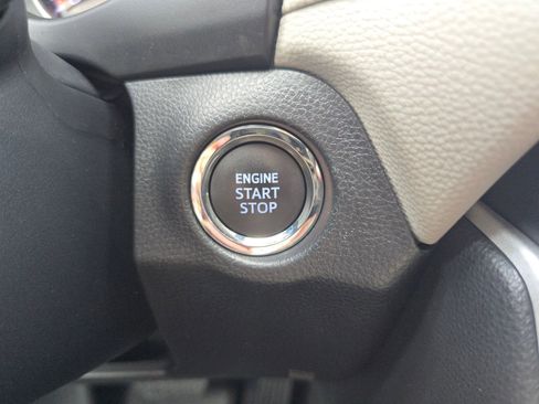 Used 2022 Toyota RAV4 XLE Premium image 27