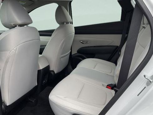 Certified 2025 Hyundai Tucson SE image 18