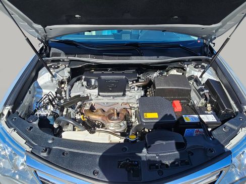 Used 2013 Toyota Camry XLE w/ Leather Pkg image 18