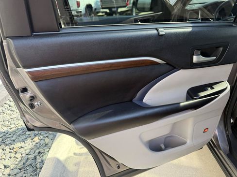 Used 2016 Toyota Highlander Limited AWD/4WD image 4