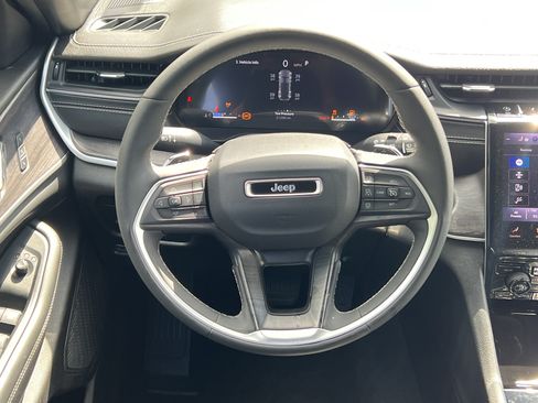 Used 2024 Jeep Grand Cherokee Limited RWD image 31