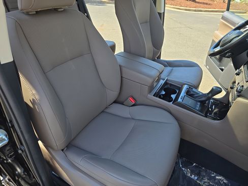 Used 2022 Lexus GX 460 Premium w/ Premium Package image 10