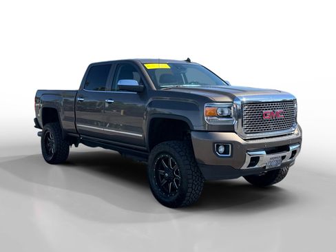 Used 2015 GMC Sierra 2500 Denali w/ Duramax Plus Package AWD/4WD image 7