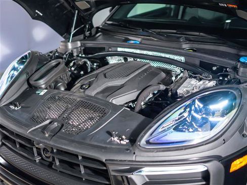 Certified 2026 Porsche Macan AWD/4WD image 15
