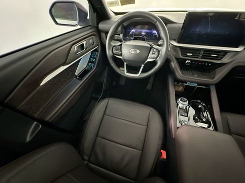 Used 2025 Ford Explorer Platinum w/ Ultimate Package RWD image 9