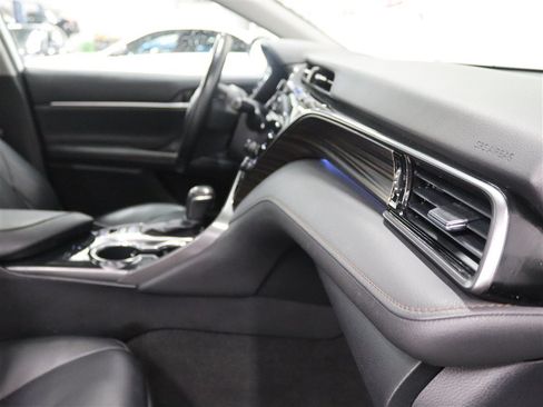 Used 2020 Toyota Camry XLE FWD image 28