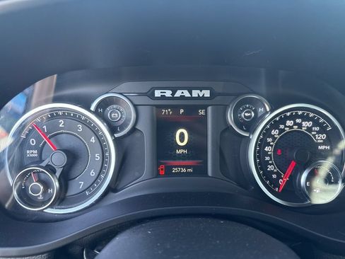 Used 2022 RAM 1500 Big Horn AWD/4WD image 18