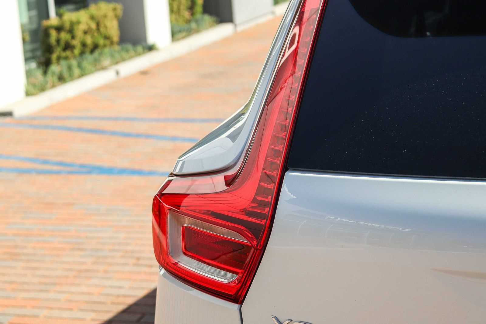 Used 2023 Volvo XC40 Recharge Plus w/ Protection Package Premier AWD/4WD image 9