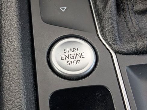 Used 2020 Volkswagen Atlas Cross Sport SE image 30