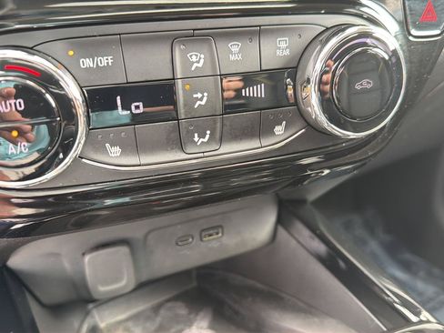 Used 2024 Chevrolet Trax ACTIV w/ Sunroof Package FWD image 26