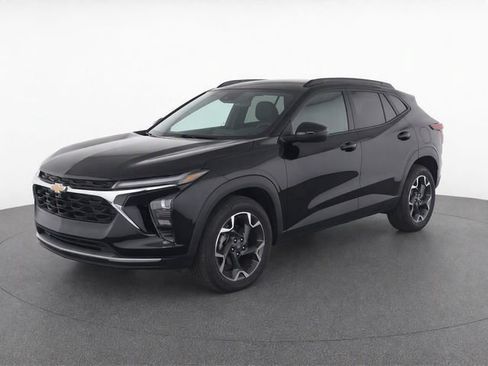 Used 2025 Chevrolet Trax LT FWD image 8
