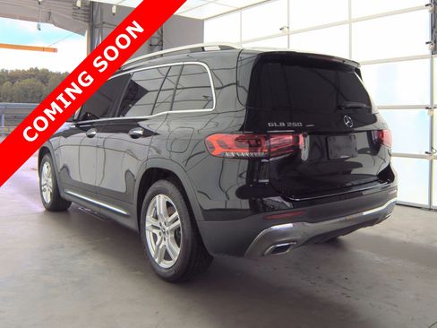 Used 2021 Mercedes-Benz GLB 250 4MATIC w/ Premium Package image 5