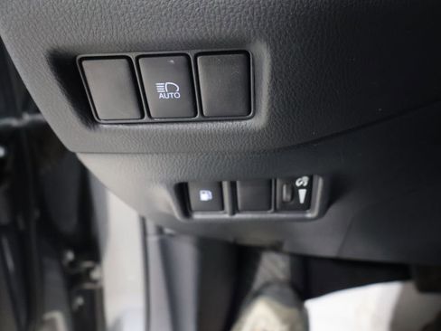 Used 2022 Toyota C-HR XLE image 30