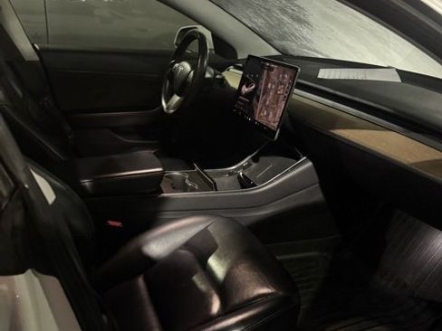 Used 2018 Tesla Model 3 Long Range image 10