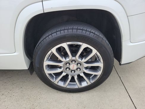 Used 2023 GMC Acadia Denali w/ Denali Technology Package image 28